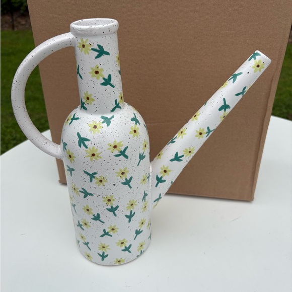 NWT Urban Outfitters Daisy Watering Can - Picture 8 of 11